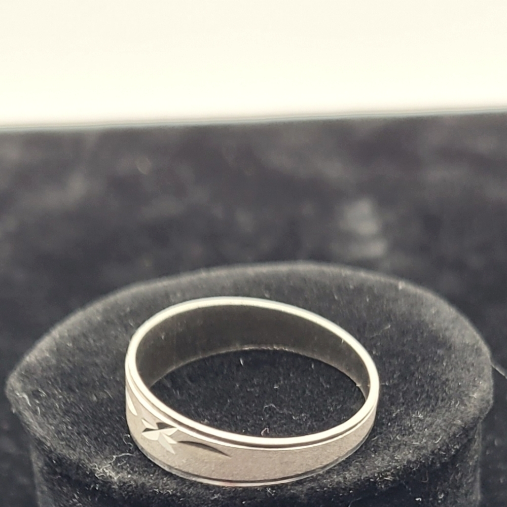 Silver Color Star Pattern Ring Size 6.5 - Picture 3 of 4
